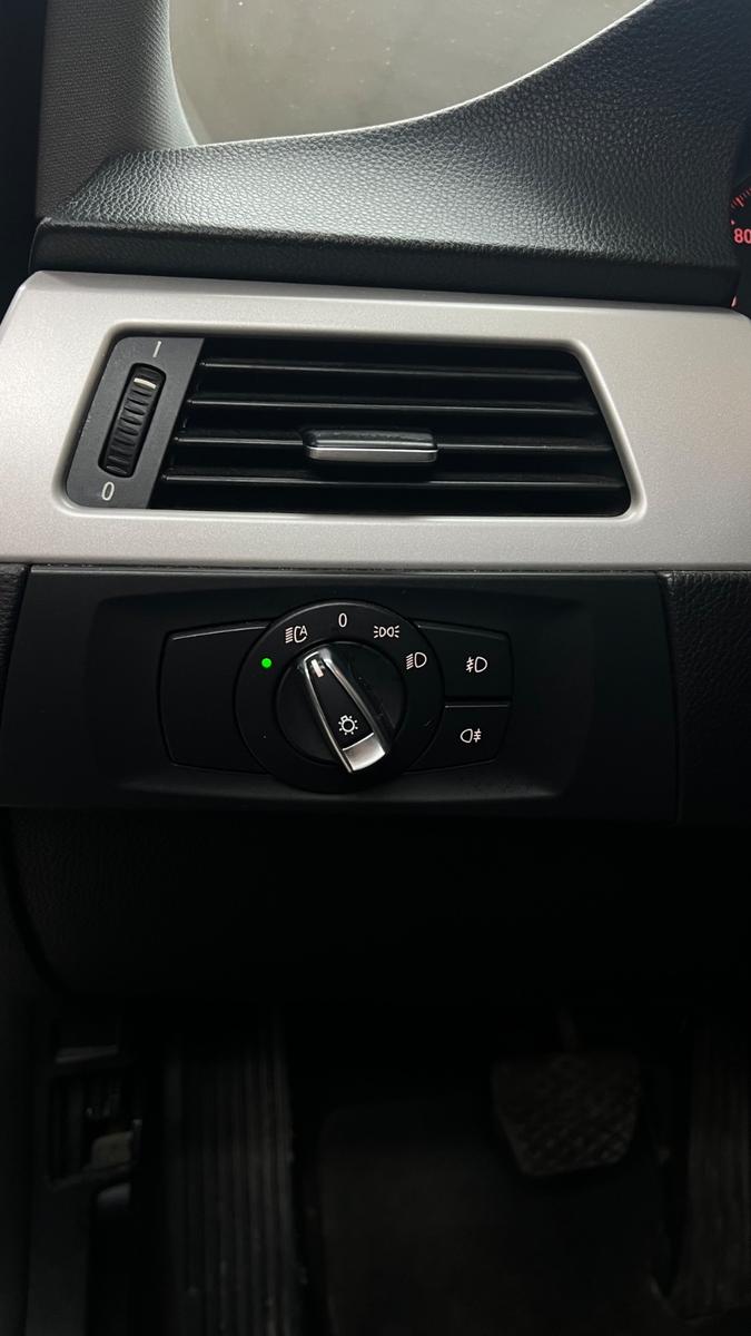 BMW 318 2010 — photo 20