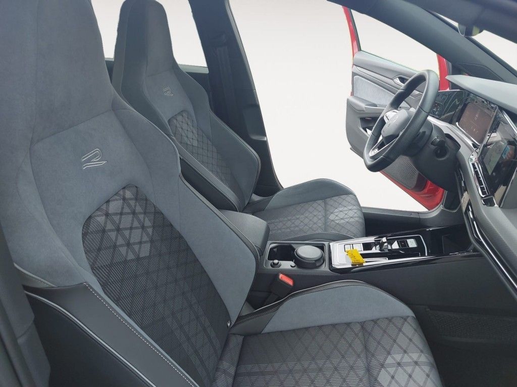 Fahrzeugabbildung Volkswagen Golf 1.5 eTSI DSG R-Line Standheizung