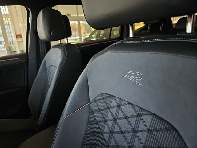 Fahrzeugabbildung Volkswagen Tiguan Allspace 2.0 TDI 4M DSG R-Line PANO MATRI