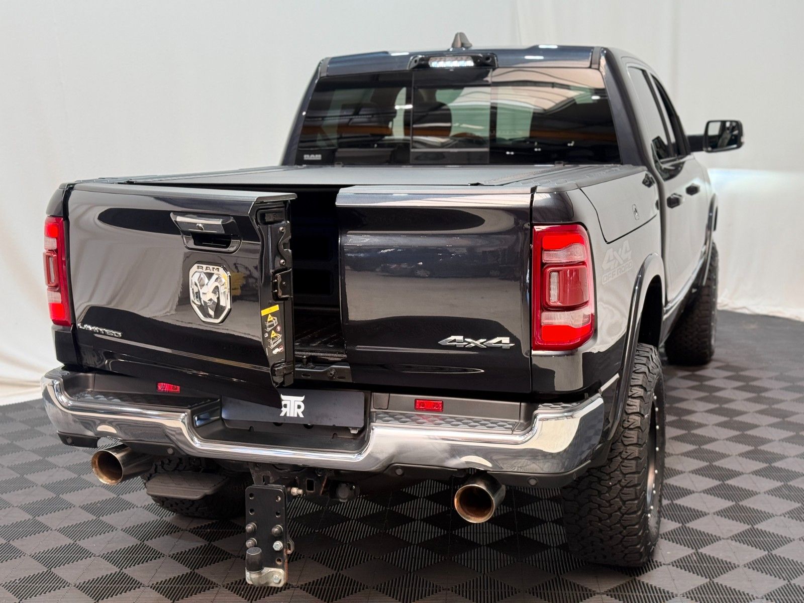 Fahrzeugabbildung Dodge Limited / CREW CAB / 4x4 / Harman Kardon / 360°