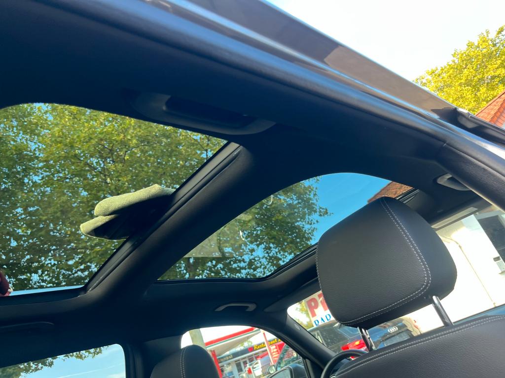 Mercedes-Benz GLB 220