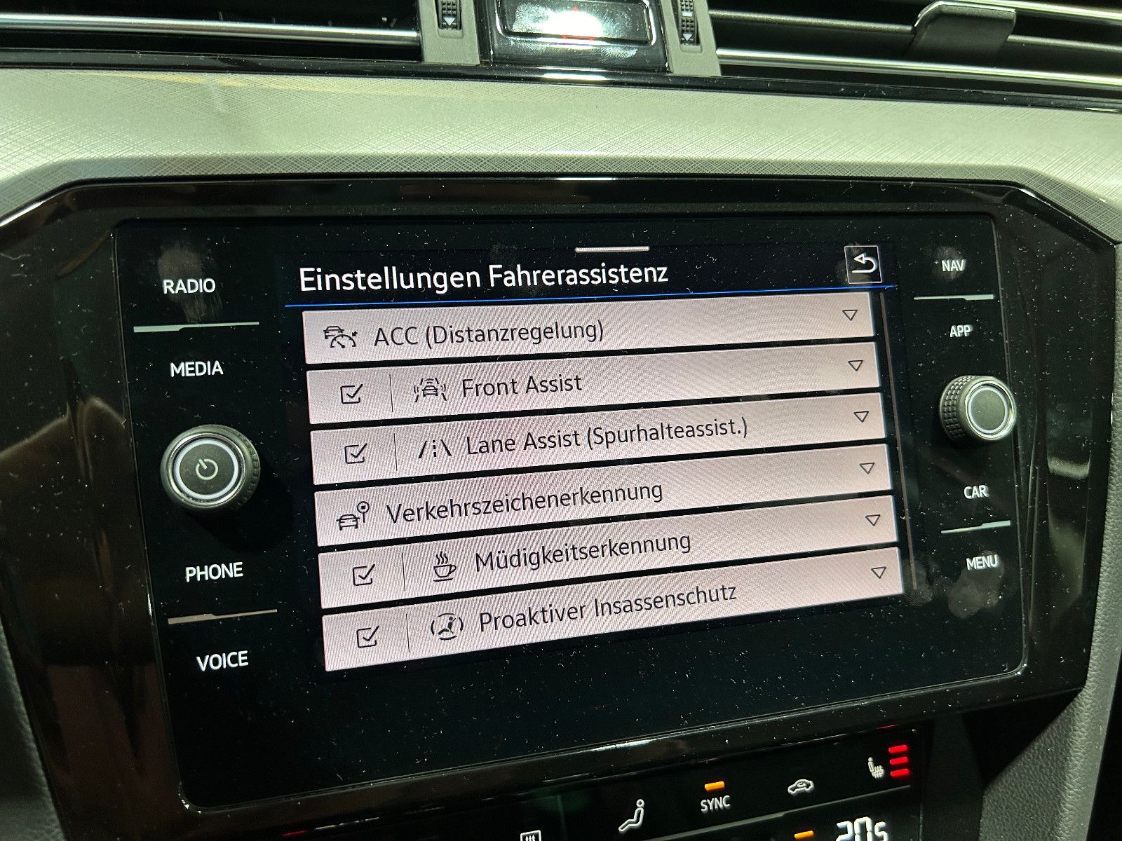Fahrzeugabbildung Volkswagen Passat Variant Business/APPLE/8-FACH/ACC/KAMERA/