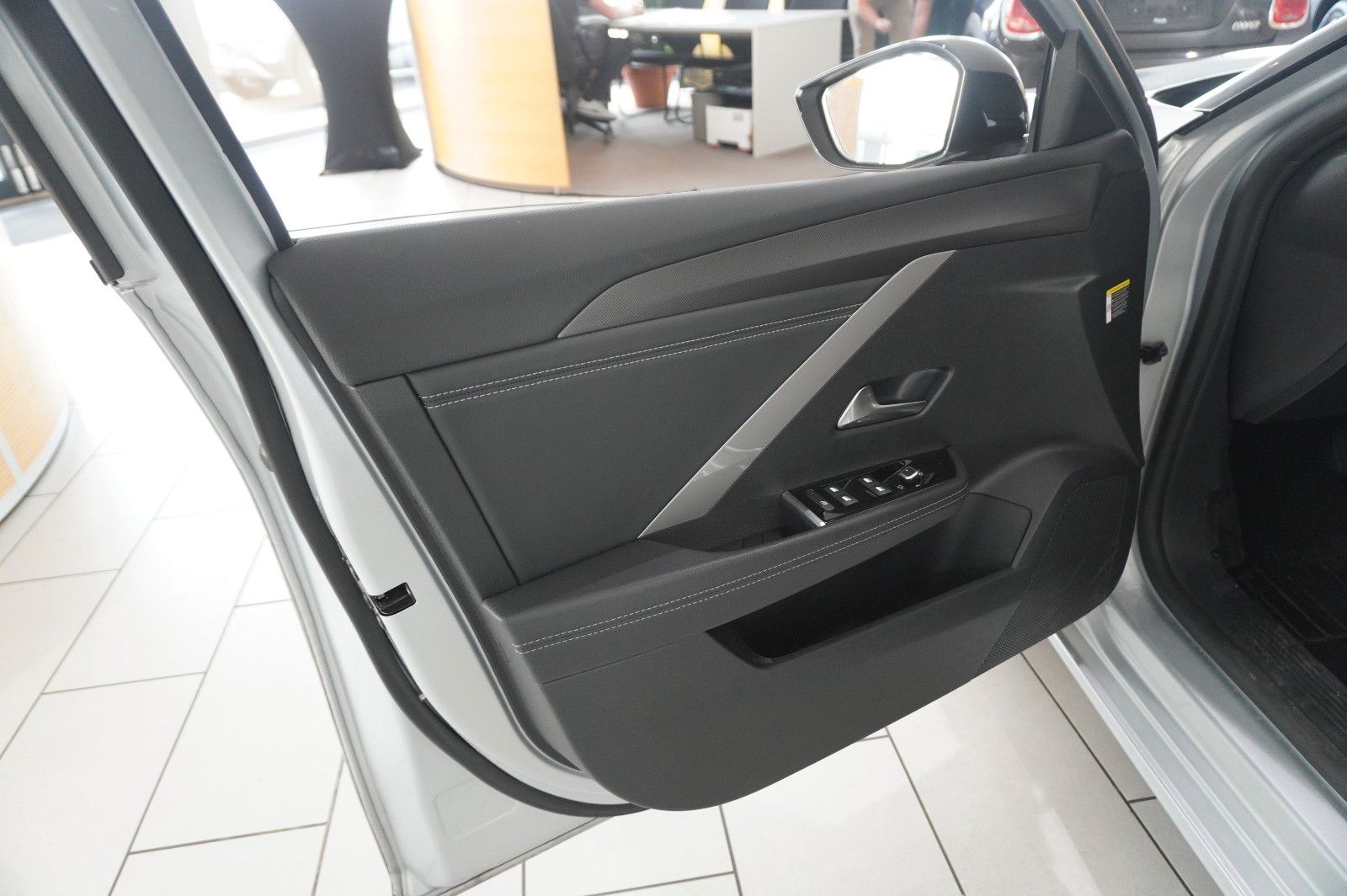 Fahrzeugabbildung Opel Astra L Lim. 1.2T GS LINE NAVI/LED/360°/PANO/DAB