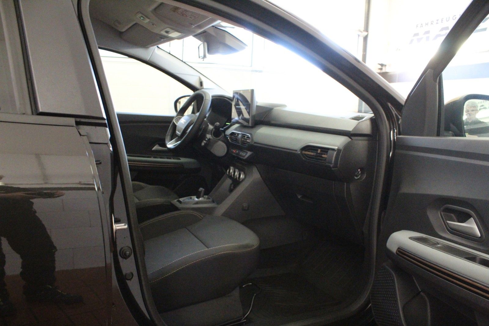 Fahrzeugabbildung Dacia Jogger Eco-G 120 Extreme 5 Sitzer  Winterp.*
