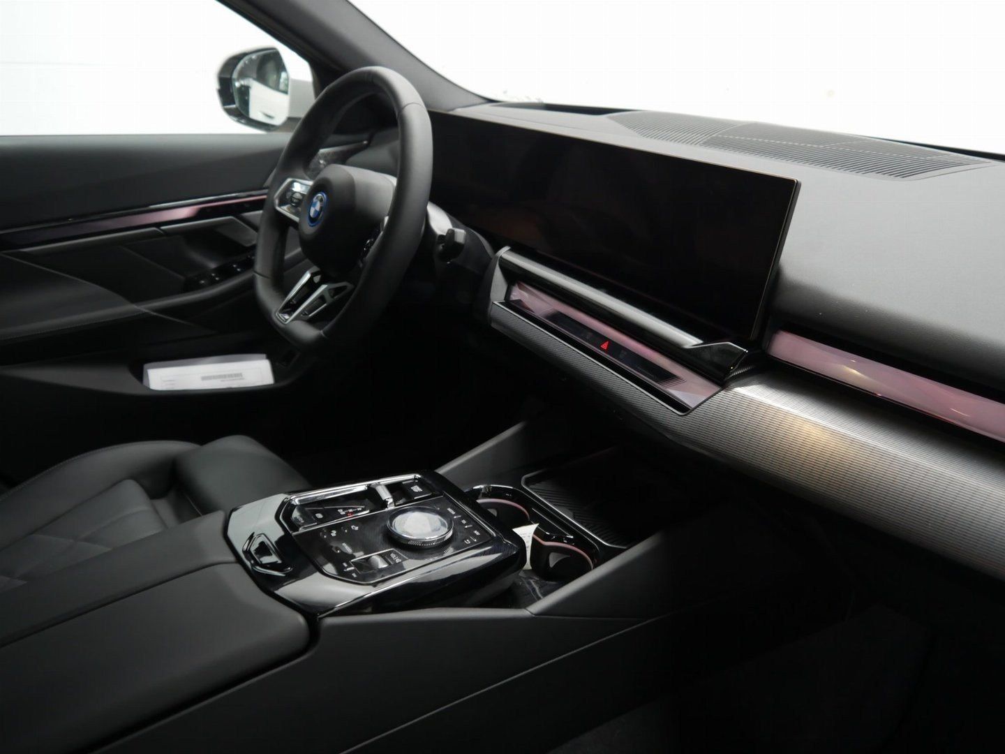 Fahrzeugabbildung BMW i5 xDrive40 M Sportpaket, Aktive Sitzbelüftung v