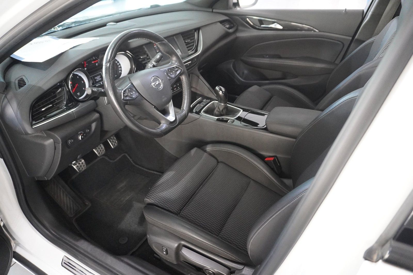 Fahrzeugabbildung Opel Insignia B GS 2.0D INNOV. NAVI/KAMERA/PANO./AHK