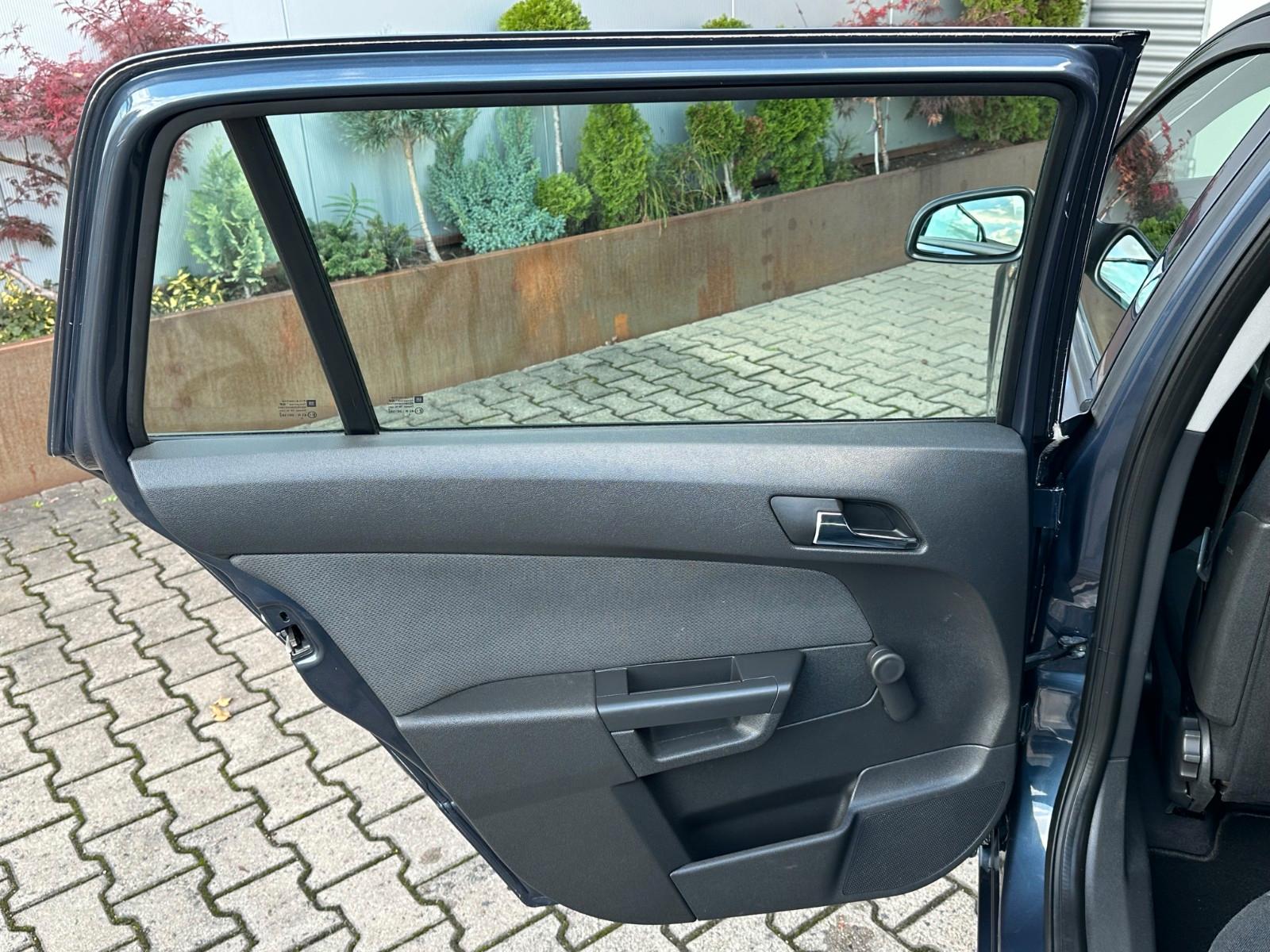 Opel Astra 2006 — photo 24