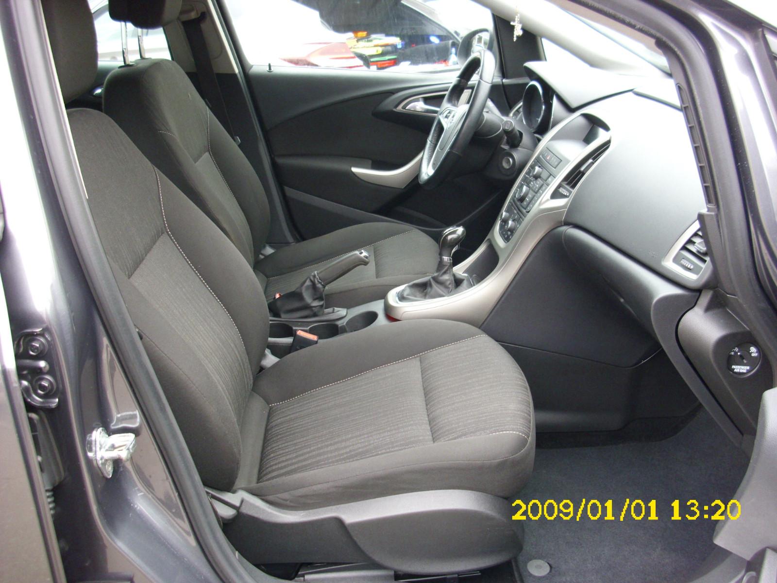 Opel Astra 2011 — photo 11