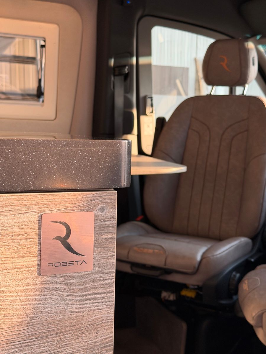 Fahrzeugabbildung Robeta Adonis - Luxus Campervan mit Aufstelldach