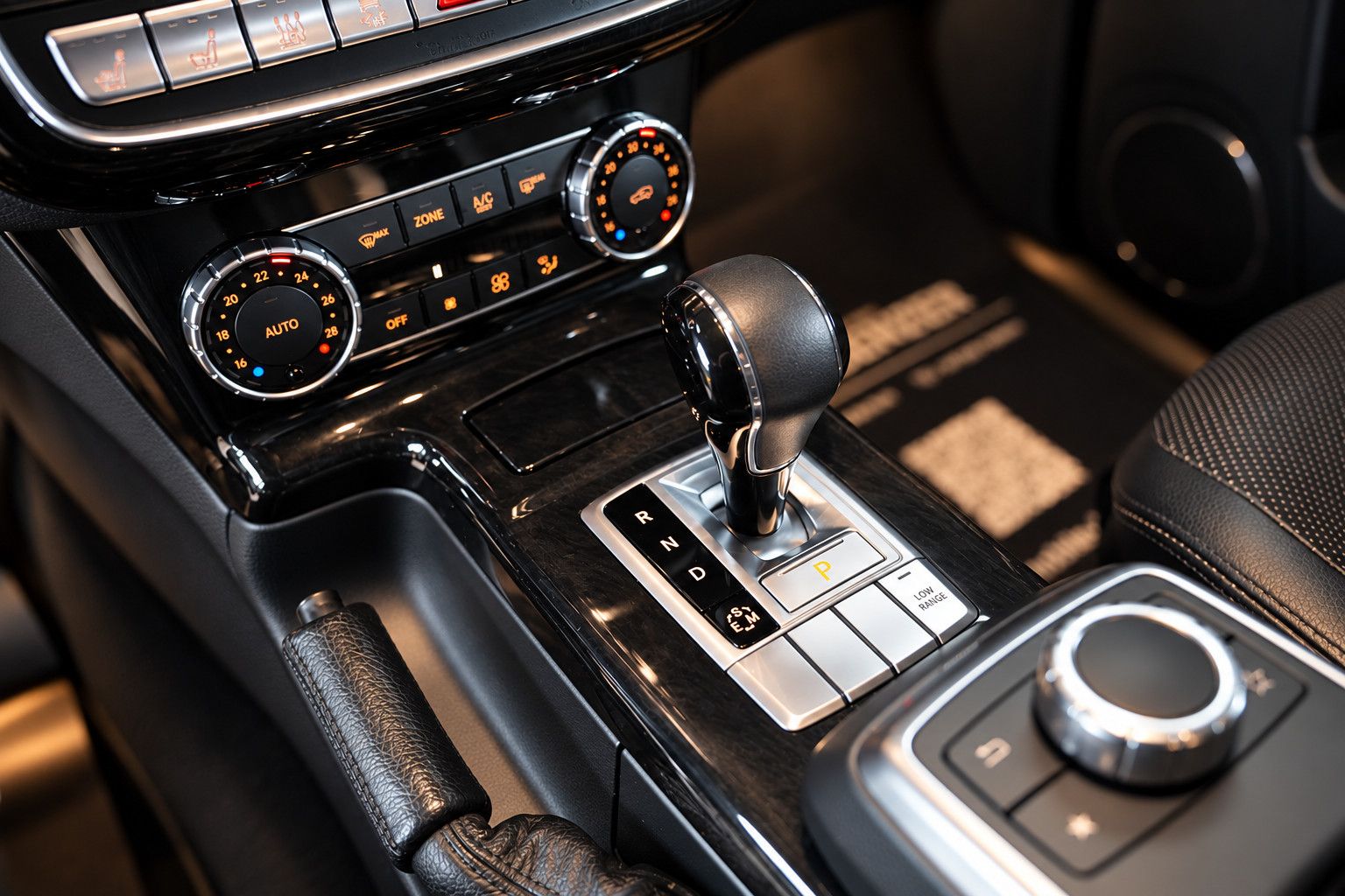 Fahrzeugabbildung Mercedes-Benz G 350 d*AMG*S-Dach*HarmanKardon*Memory*Sitzklima