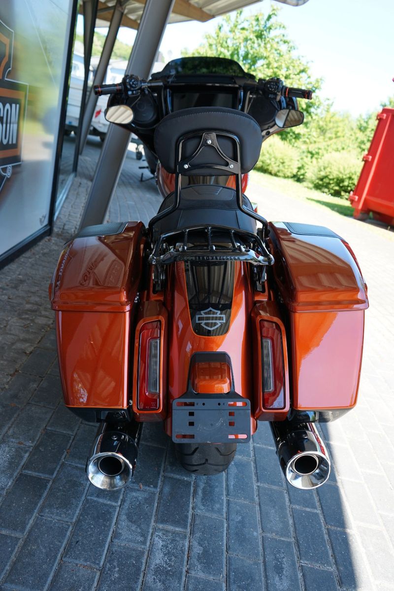 Fahrzeugabbildung Harley-Davidson Street Glide CVO FLHXSE Jekill & Hyde