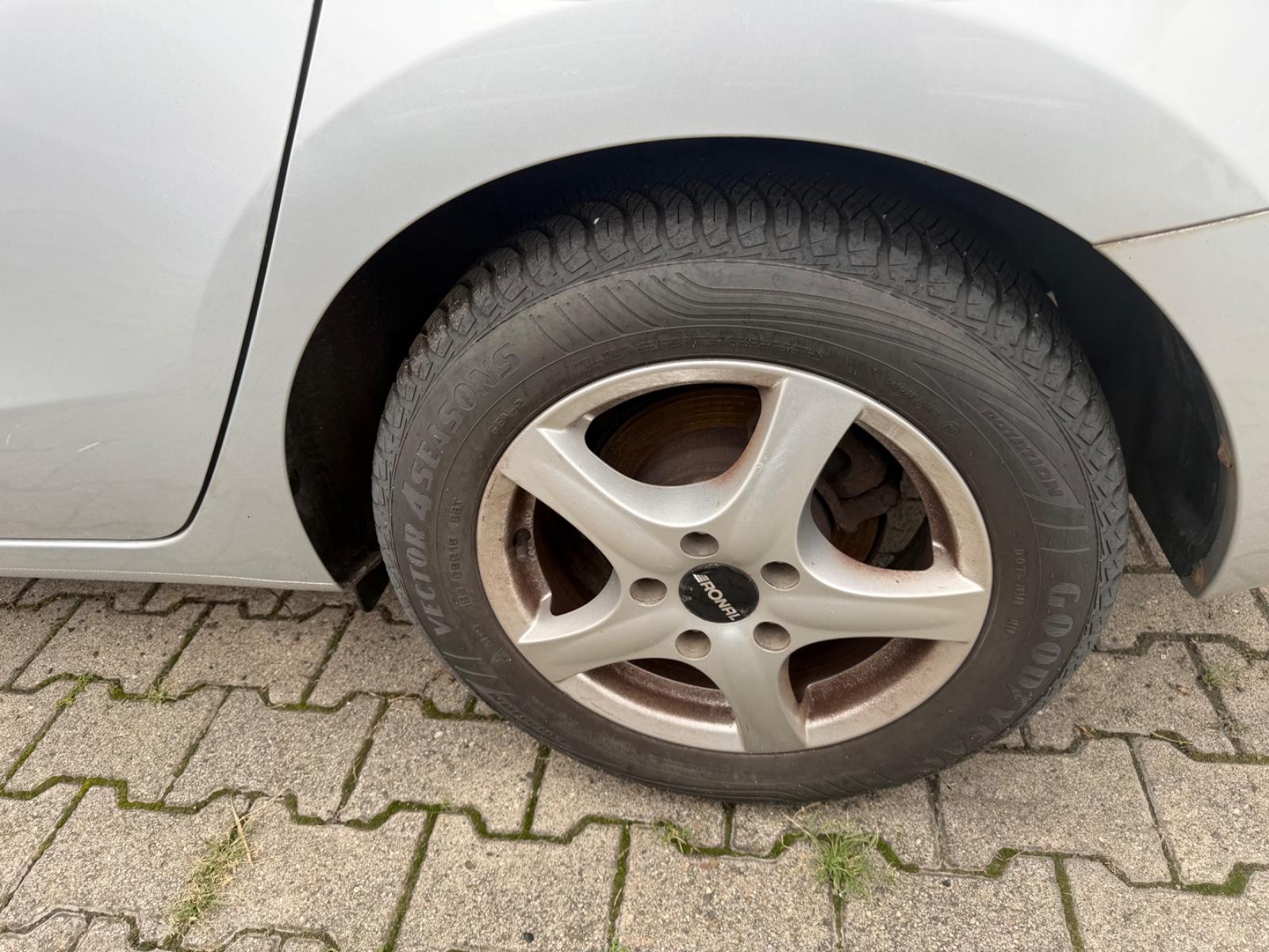 Hyundai i30 2010 — photo 12