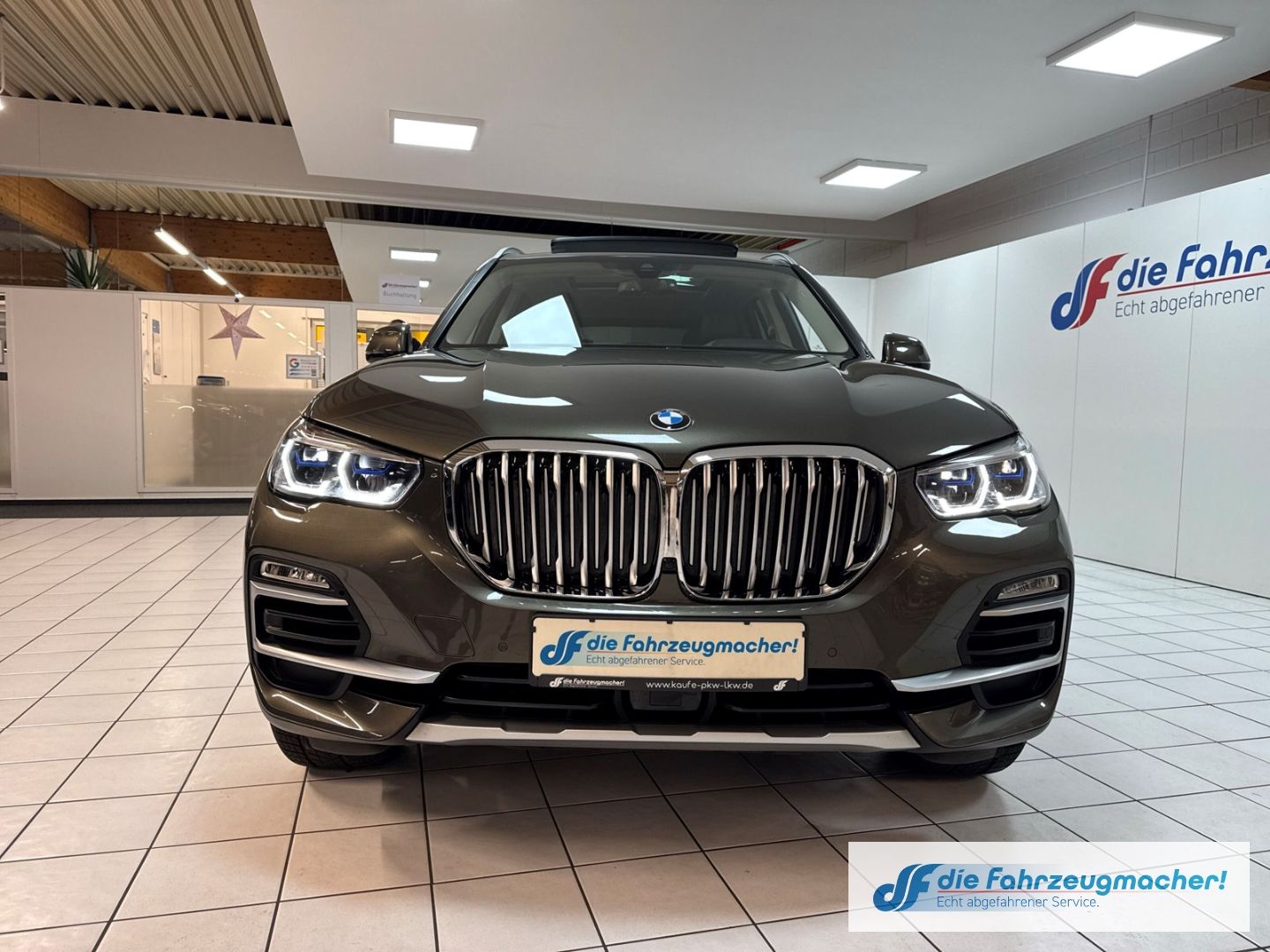 Fahrzeugabbildung BMW X5 xDrive 30d xLine M-Paket Laserlicht HUD Stand