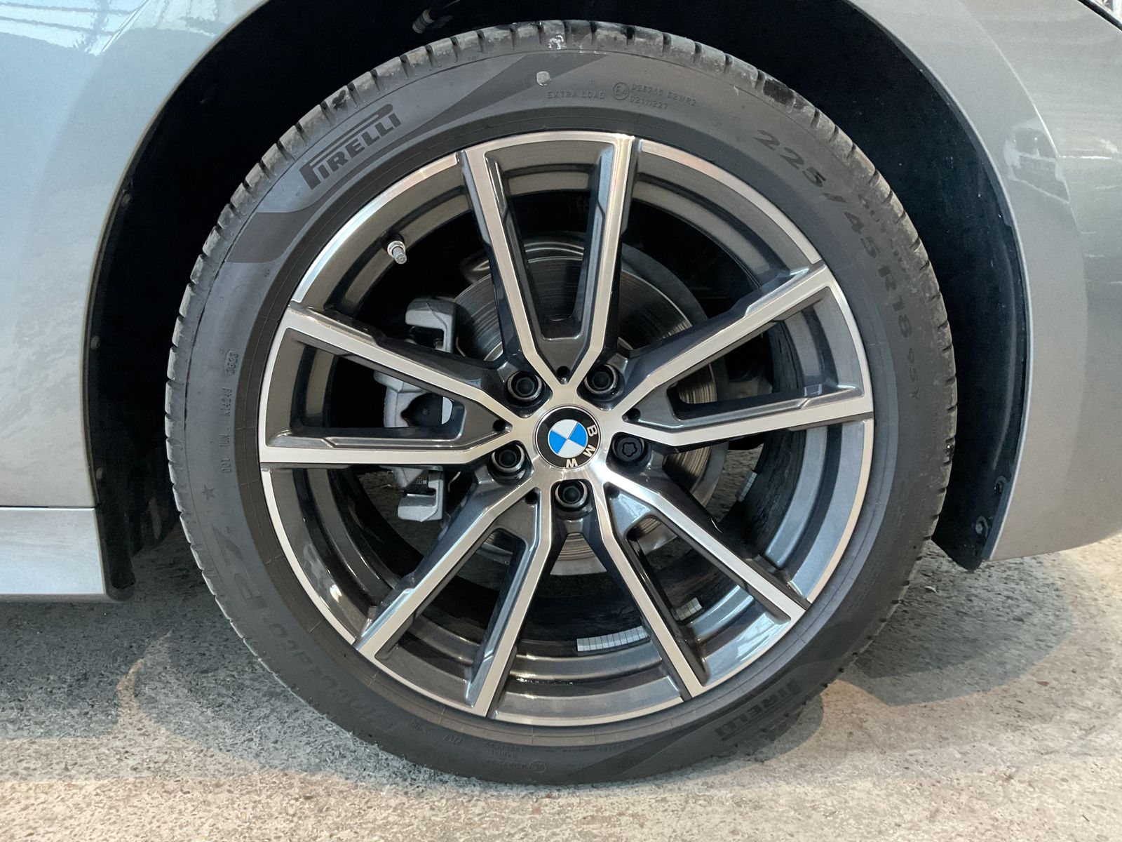 Fahrzeugabbildung BMW 318i DAB Komfortzg. AHK Shz