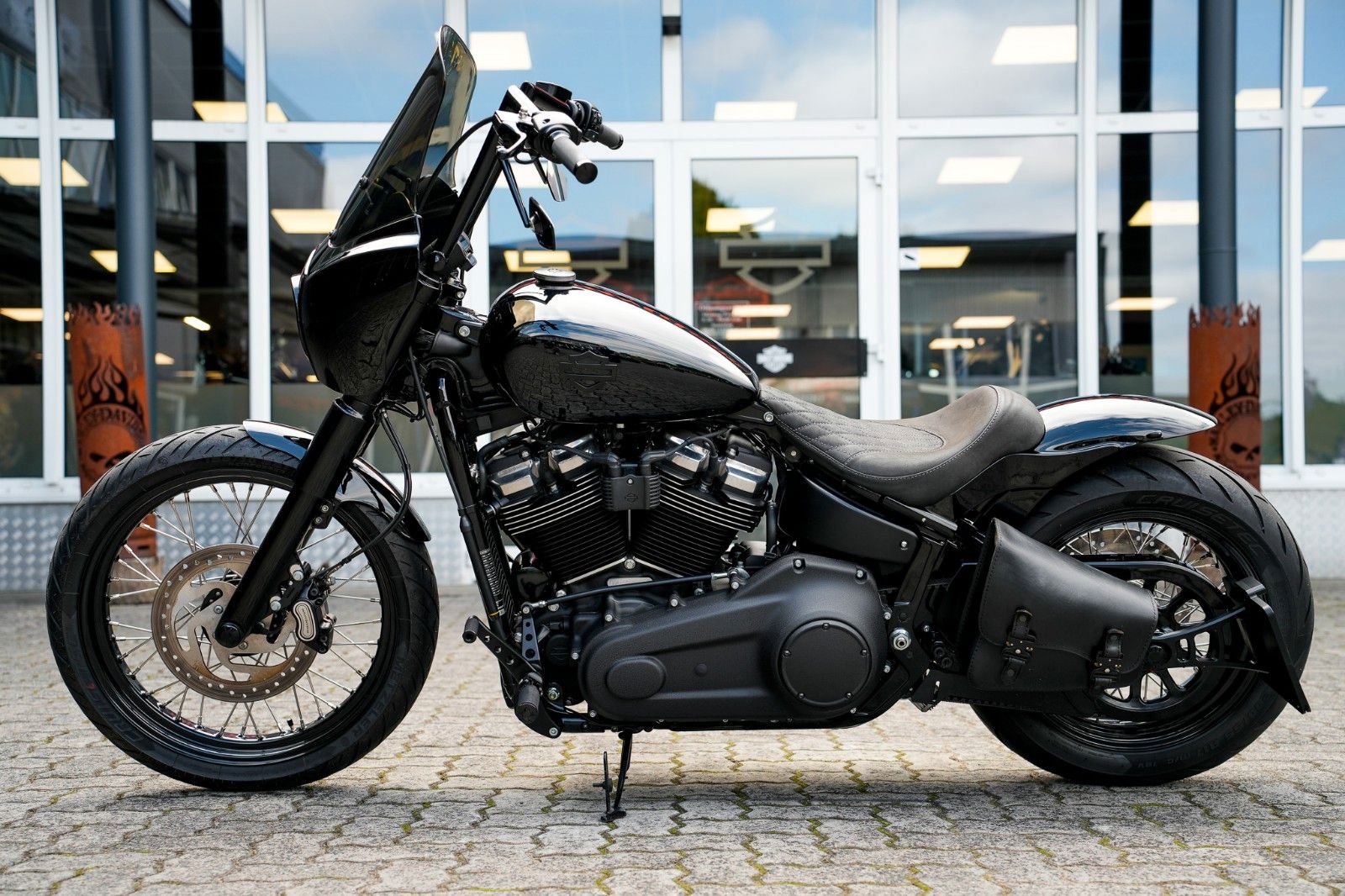 Fahrzeugabbildung Harley-Davidson SOFTAIL STREET BOB CLUBSTYLE J&H Ape - Airride