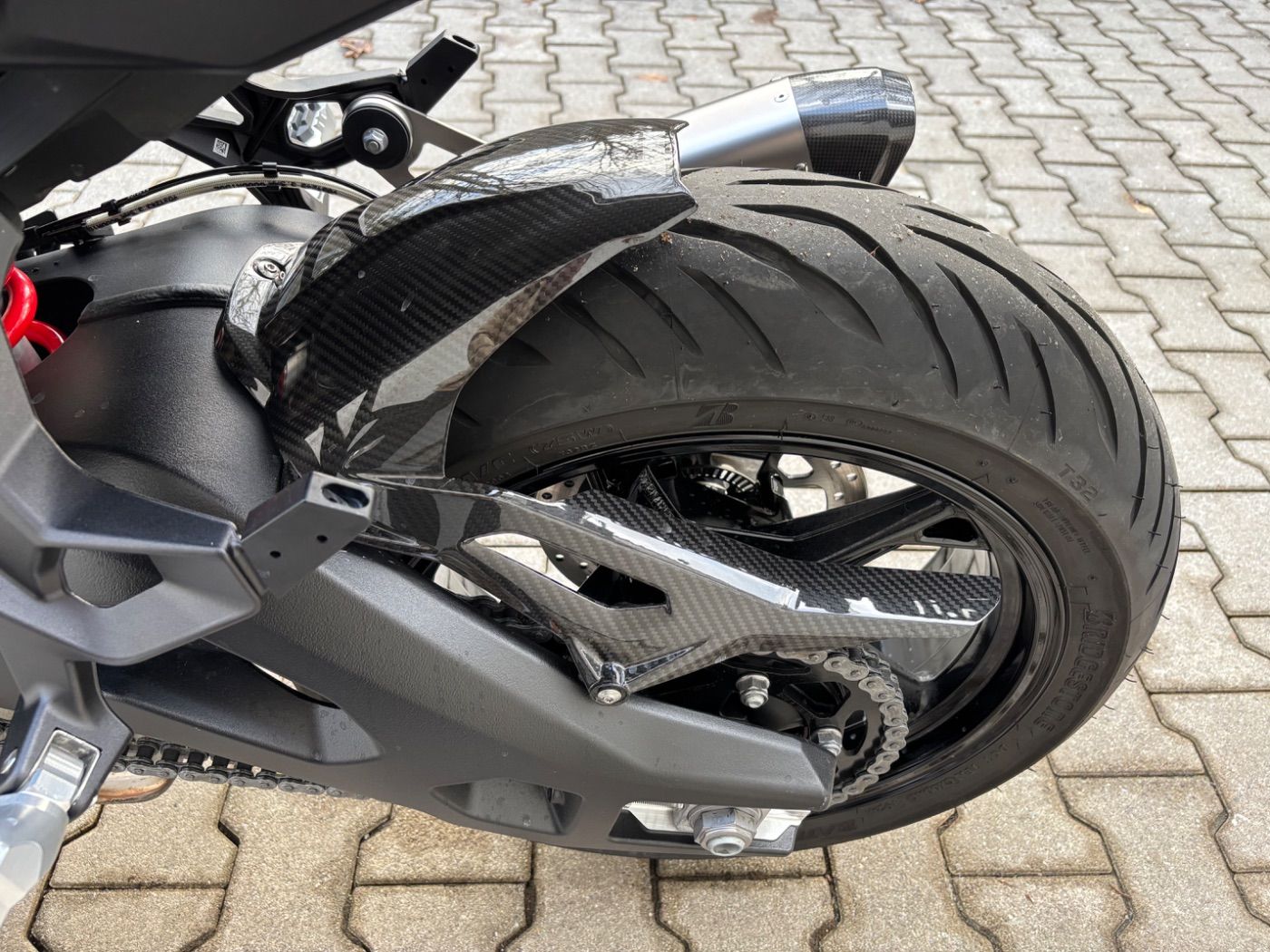 Fahrzeugabbildung BMW S 1000 XR 4 Pakete Tieferlegung Carbon Frästeile