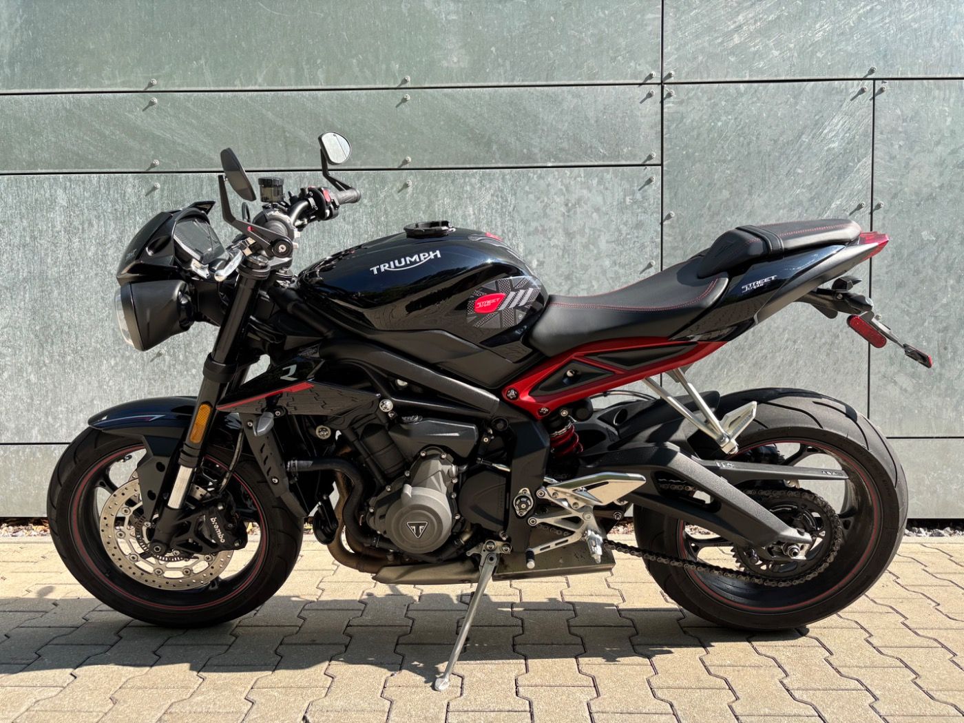 Fahrzeugabbildung Triumph Street Triple R mit Zubehör