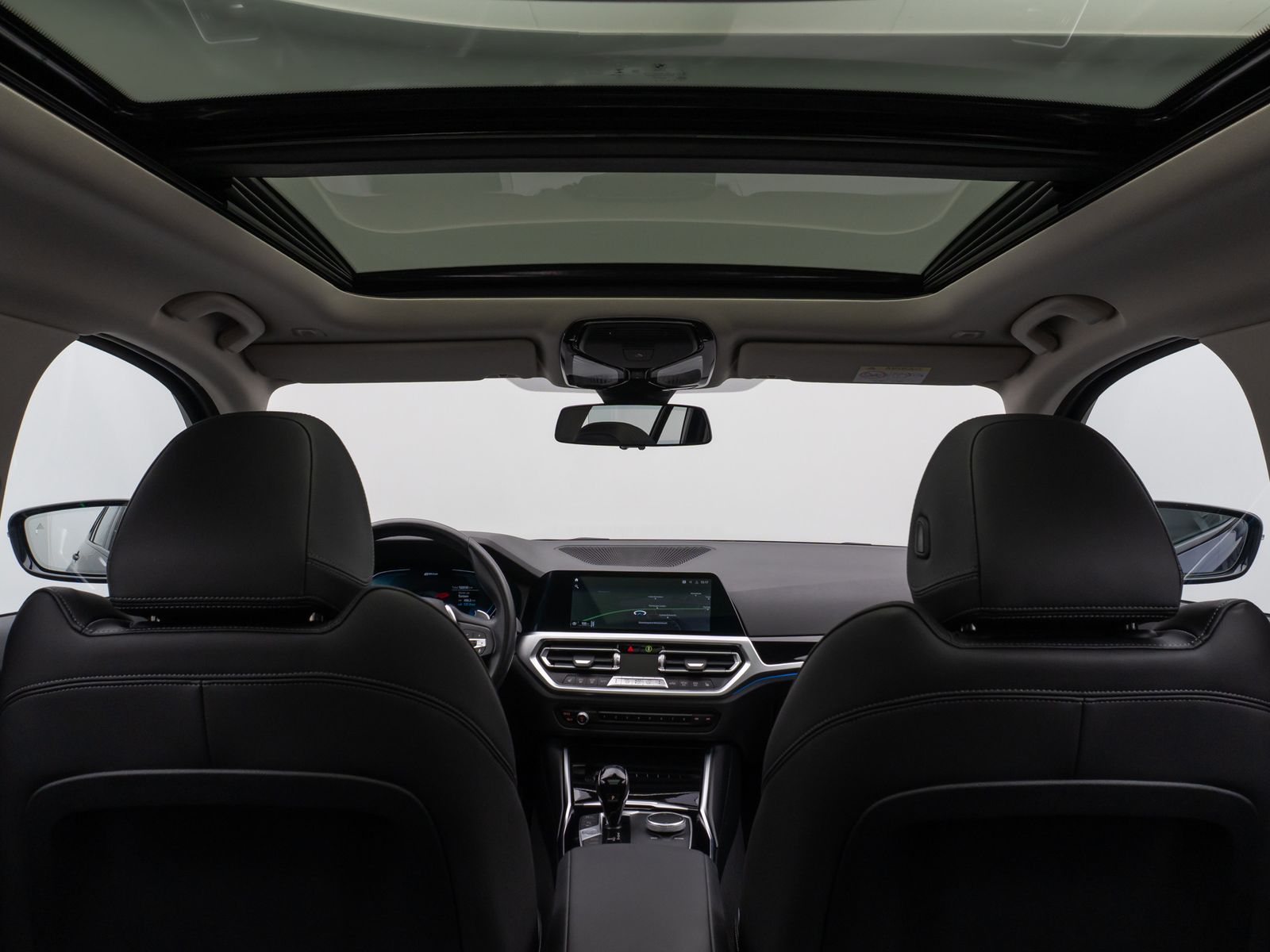 Fahrzeugabbildung BMW 330e xD SportLine Pano Kamera Laser HUD DAB HiFi