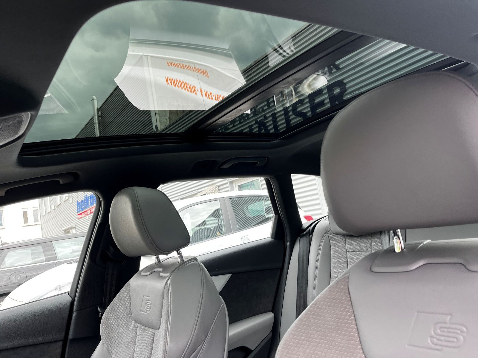 Fahrzeugabbildung Audi A4 Avant 40 TDI S line LED PANO NAVI SHZ KAM AHK