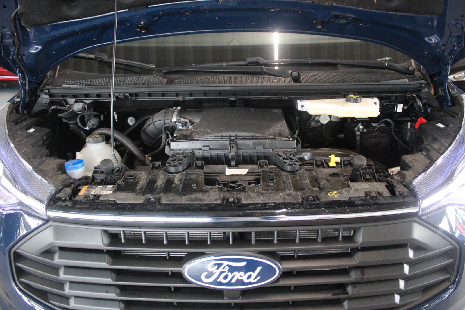Fahrzeugabbildung Ford Transit Custom TREND L1 Kasten AHK + DACHTRÄGER