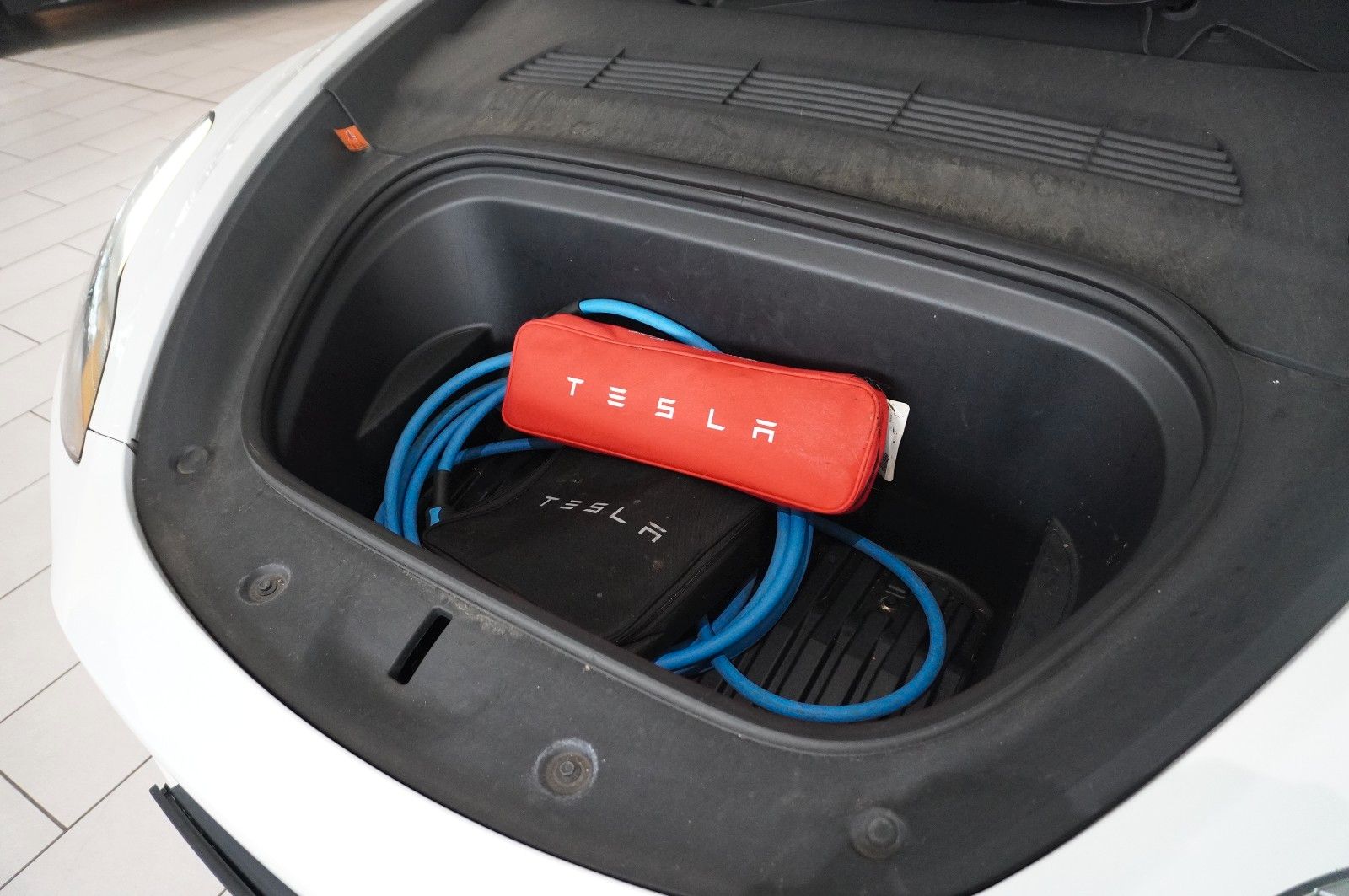 Fahrzeugabbildung Tesla Model Y LONGRANGE DUAL-MOTOR NAVI/KAMERA/DAB/AMD