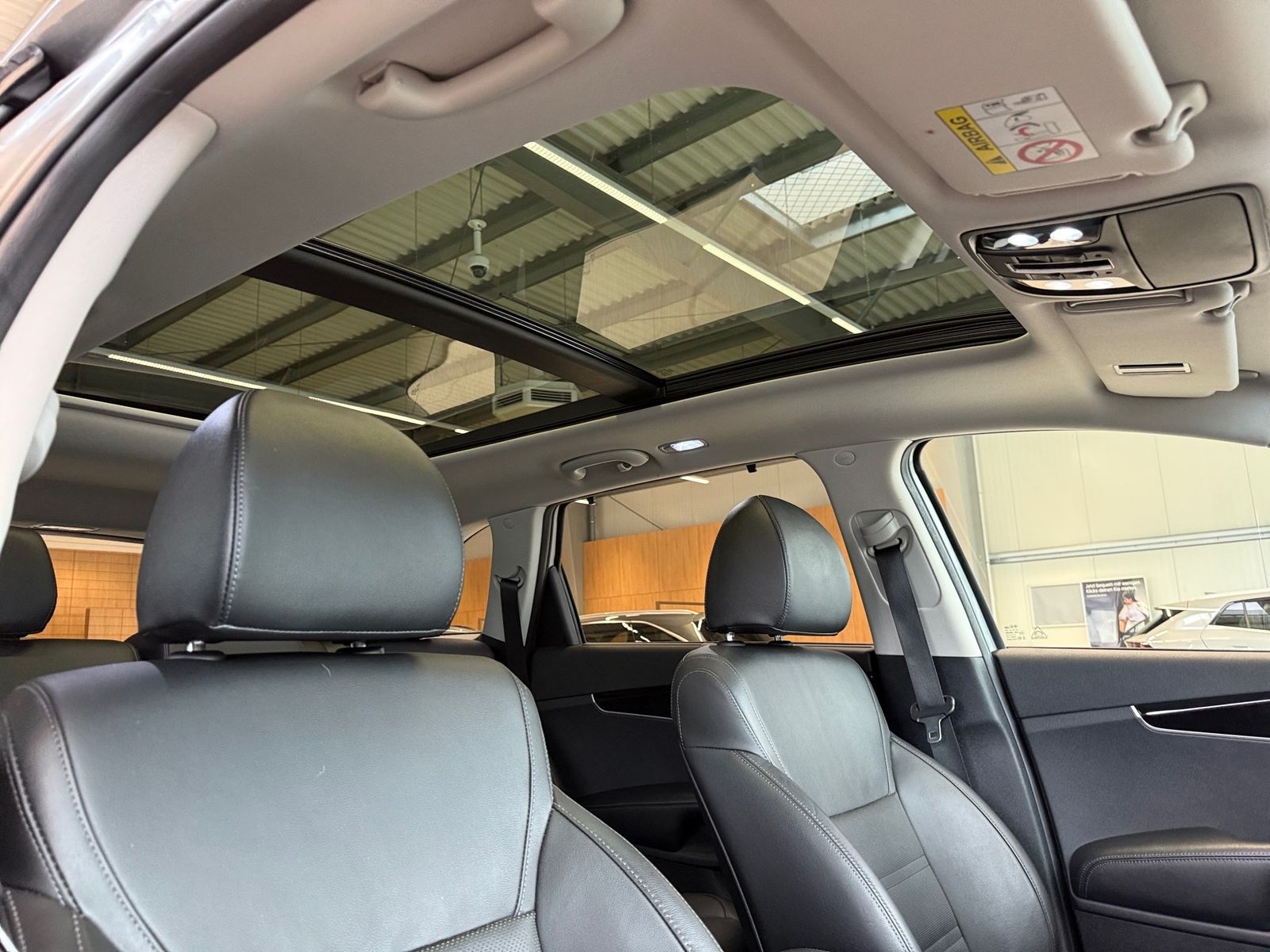 Fahrzeugabbildung Kia SORENTO 2.2D AWD AT8 PLATINUM