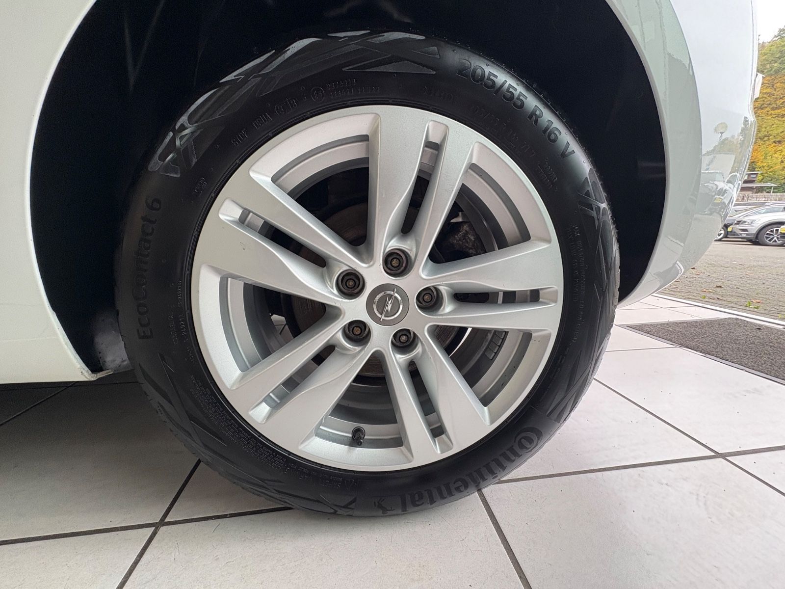 Fahrzeugabbildung Opel Astra K Lim. Active Sport *LED* SCHWARZ / WEIß*