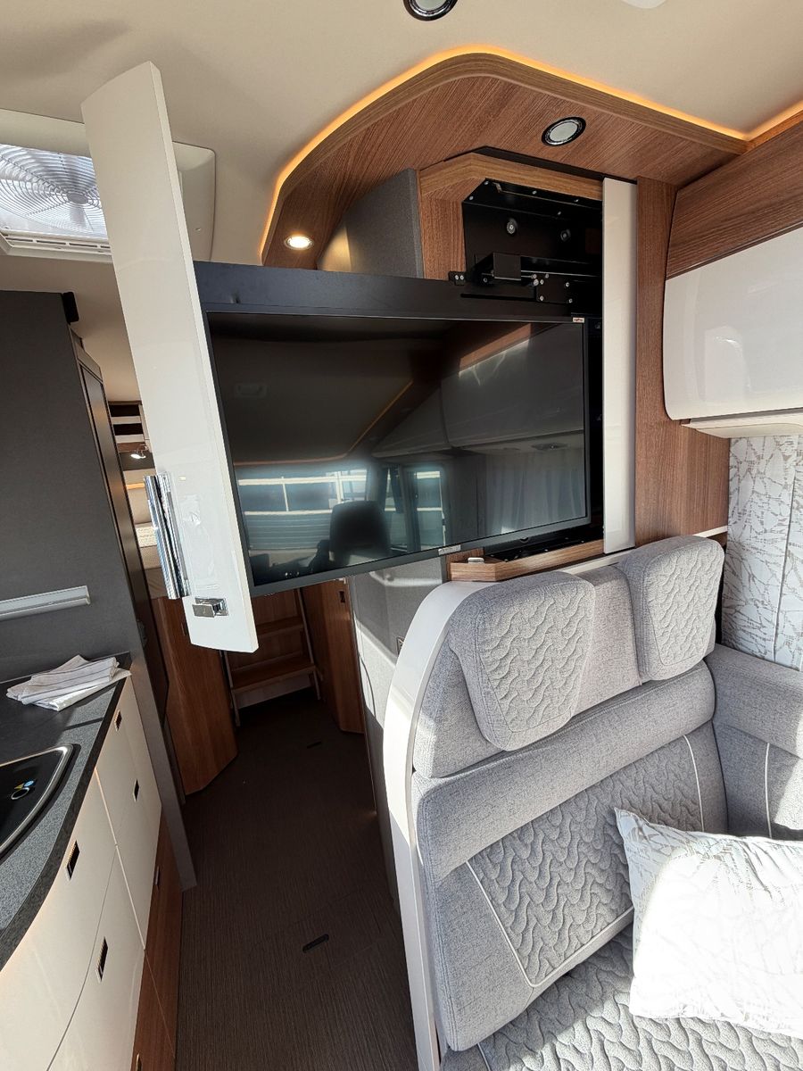 Fahrzeugabbildung Carthago C2-tourer I 143 KB-LE comfort Mercedes MJ26