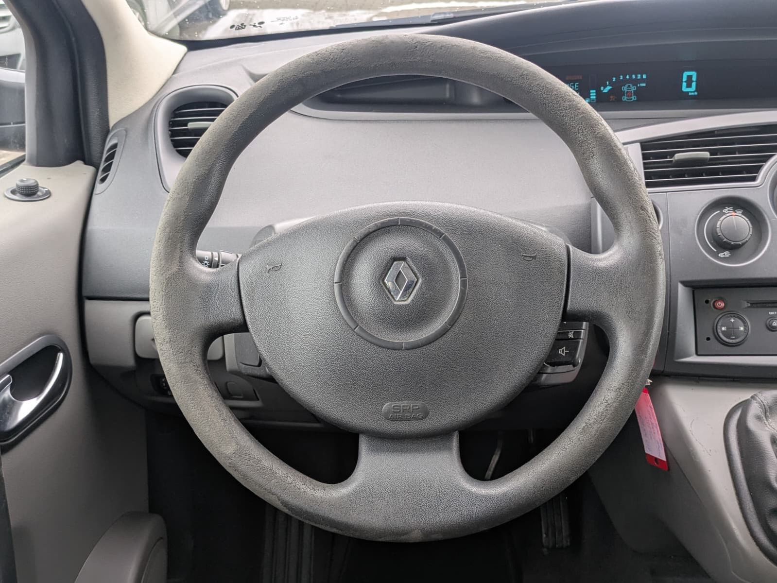 Fahrzeugabbildung Renault Grand Scenic 1.6 KLIMA*ISO*ZAHNRIEMEN NEU*2HAND