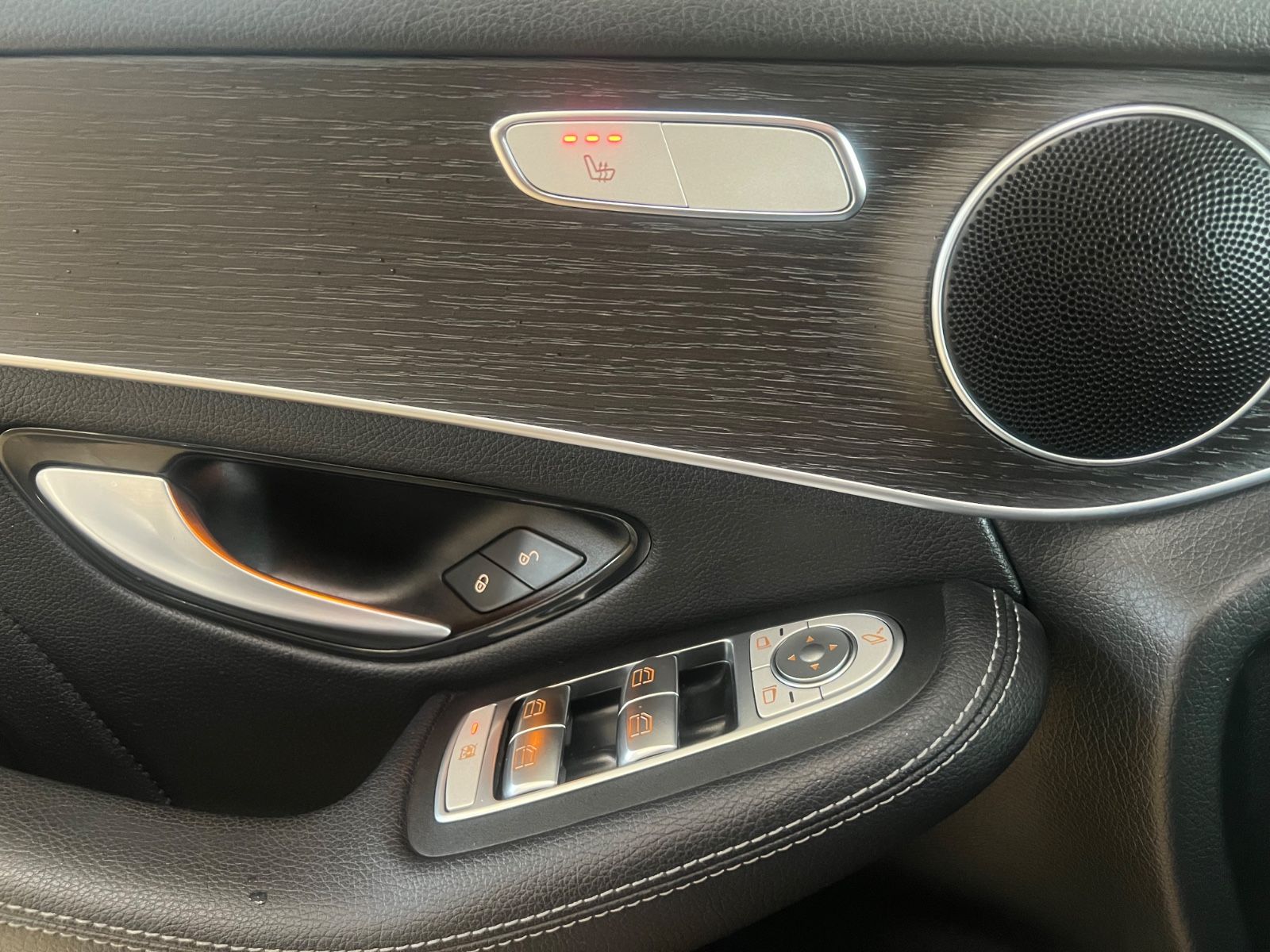 Fahrzeugabbildung Mercedes-Benz GLC 200 4Matic AMG LINE Night Pkaet *1.HAND*