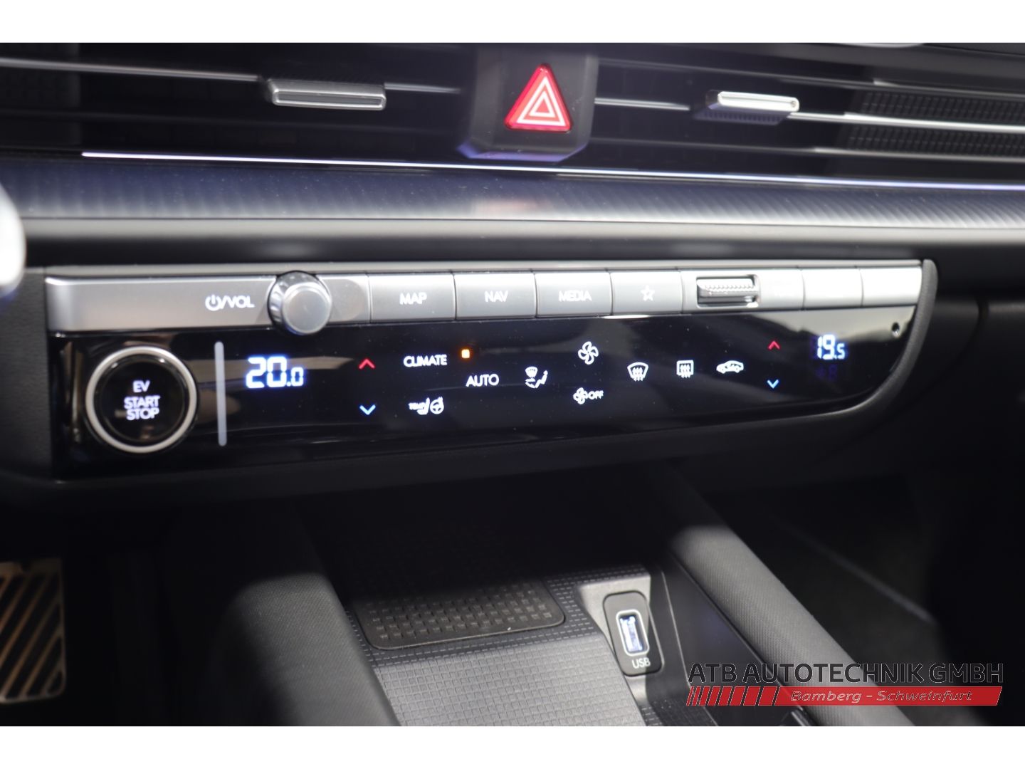 Fahrzeugabbildung Hyundai IONIQ 6 UNIQ 77,4 kWh 4WD 96,8% SOH HUD Navi
