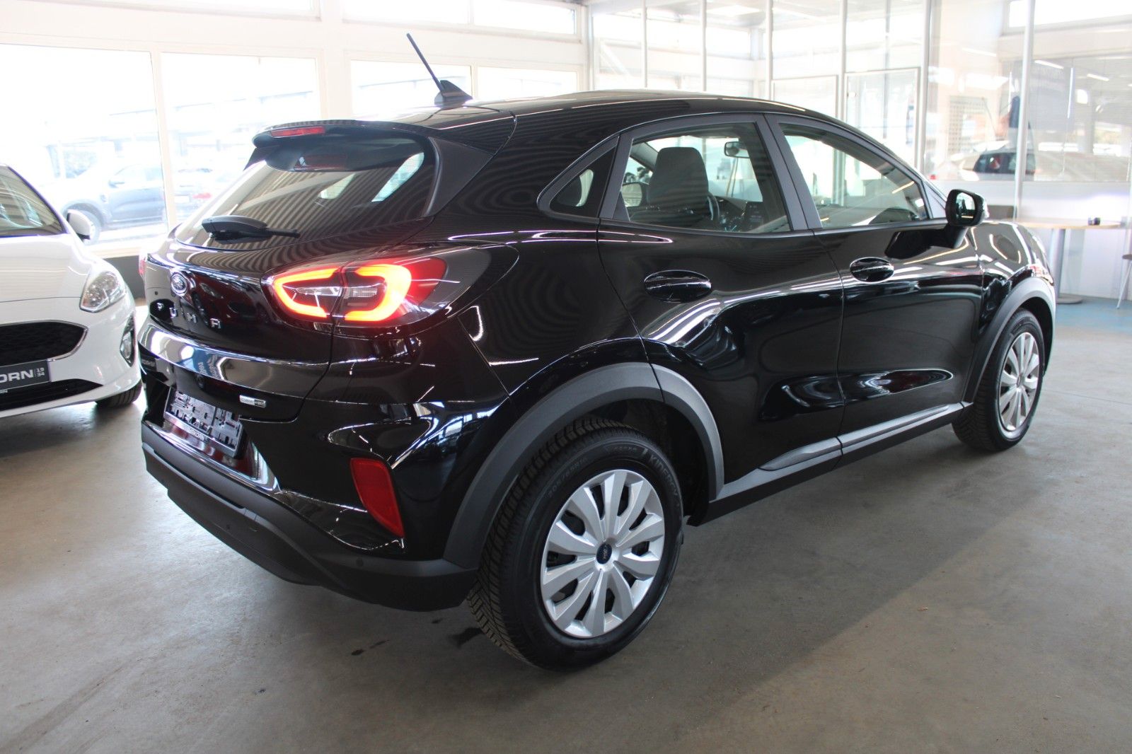 Fahrzeugabbildung Ford Puma Cool & Connect MHEV LED Allwetter WinterPak