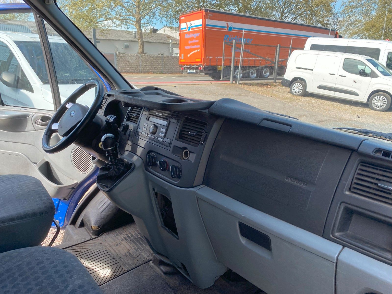 Fahrzeugabbildung Ford Transit Kasten FT 300 M Trend LKW,AHK,STH,Klima