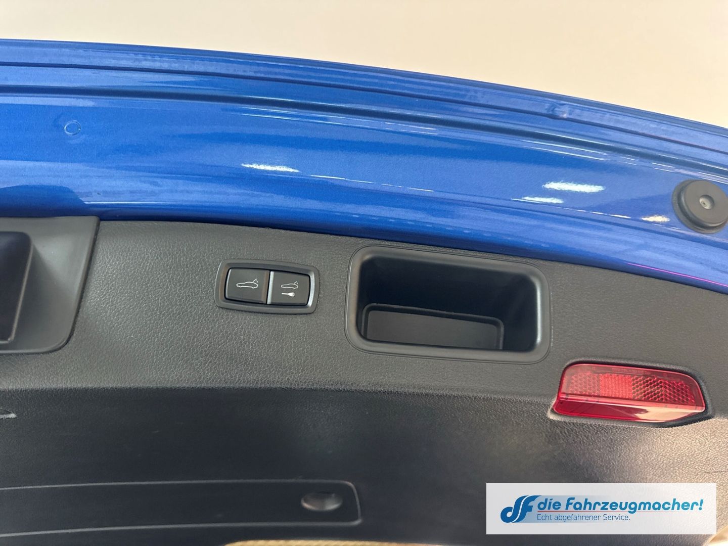 Fahrzeugabbildung Porsche Macan S El. Panodach Navi Memory Sitze Soundsyst