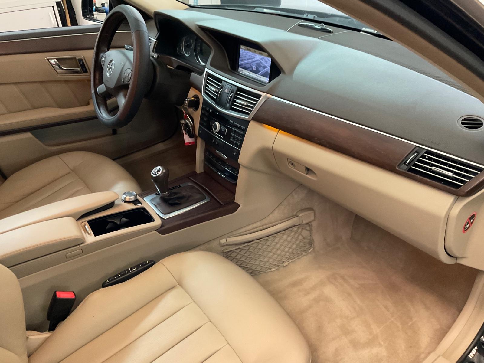 Mercedes-Benz E220 2011 — photo 22