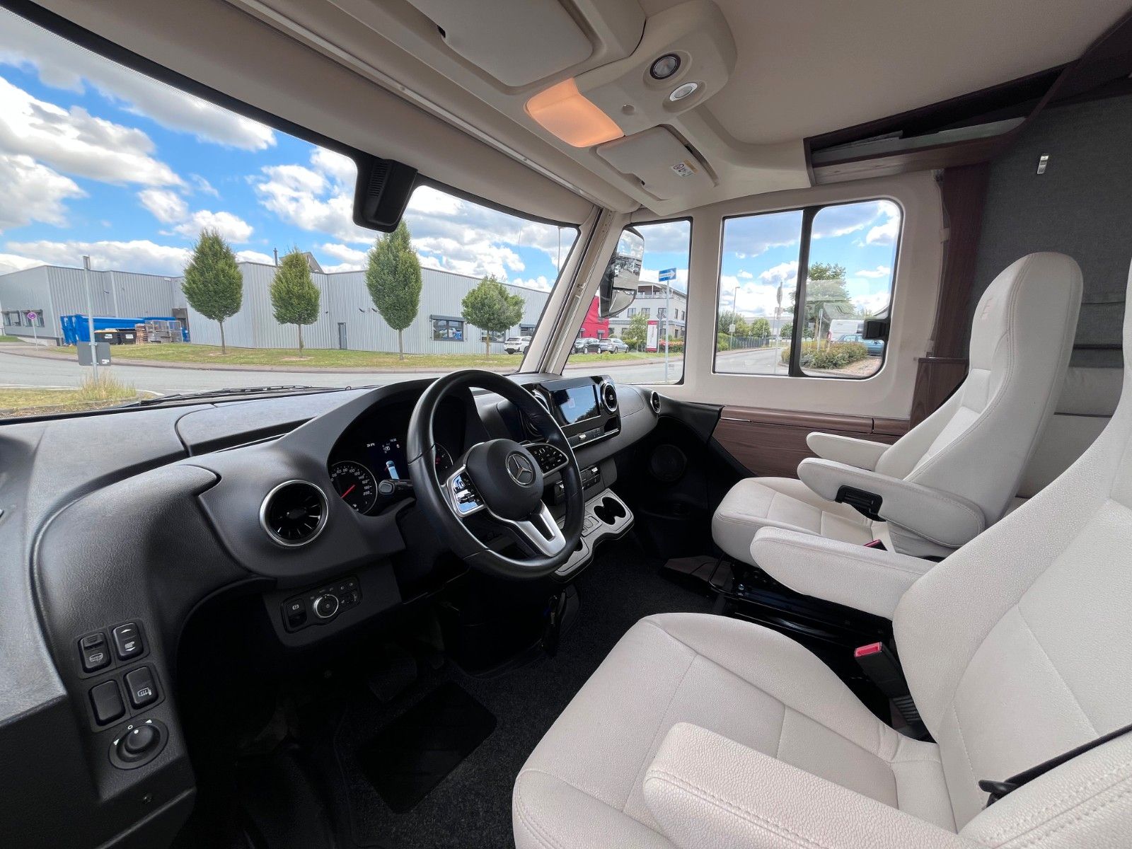 Fahrzeugabbildung HYMER / ERIBA / HYMERCAR HYMER B - KLASSE ML I 790 MASTERLINE