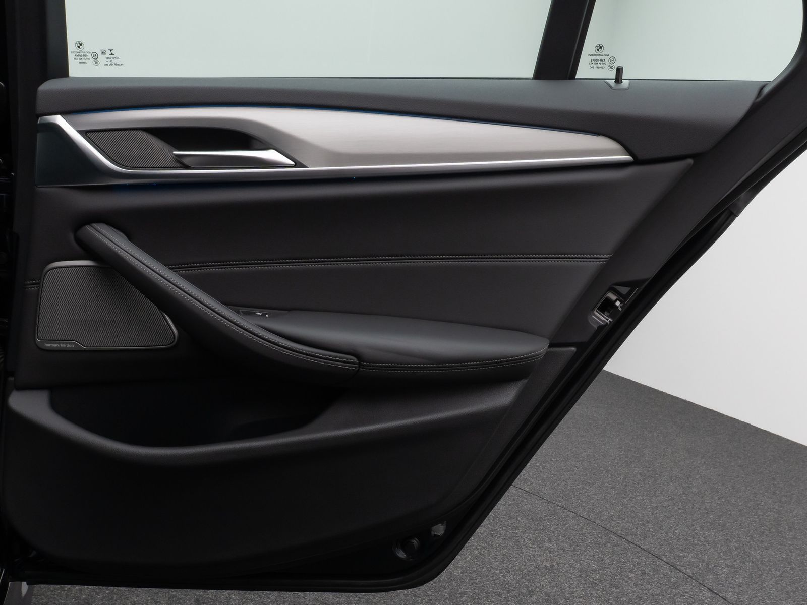 Fahrzeugabbildung BMW 530e xD M Sport Individual Panorama HUD H/K Voll