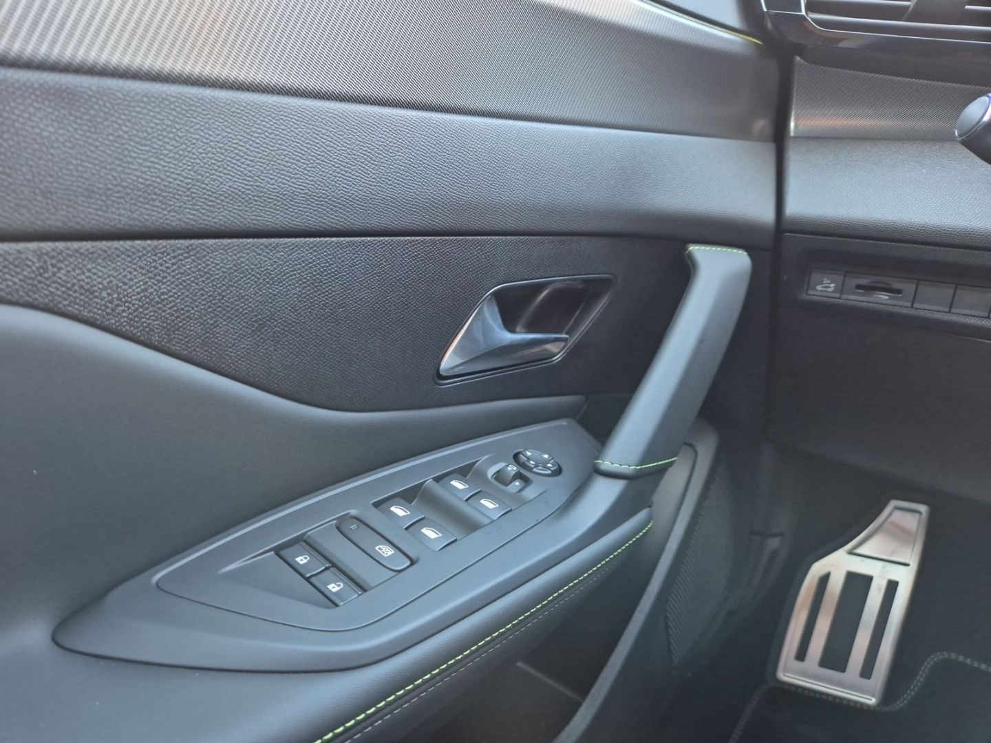 Peugeot 408 - Bild 13