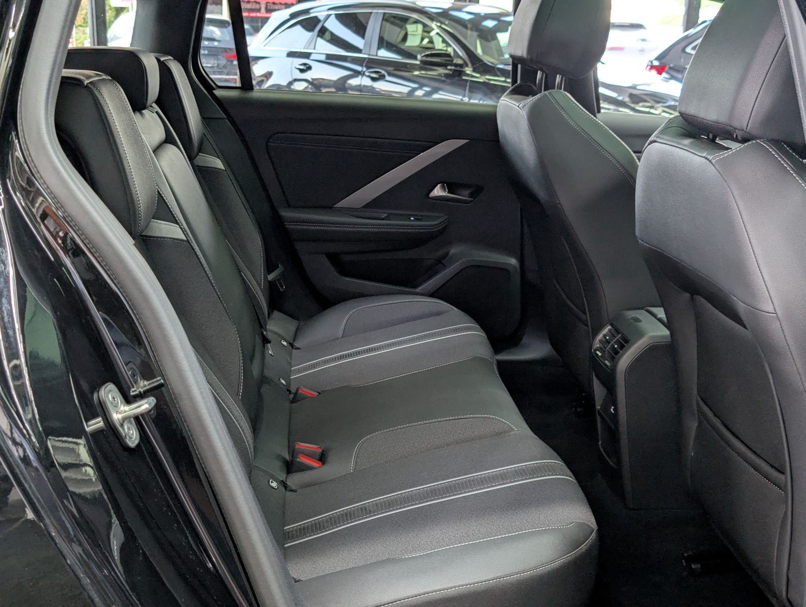 Fahrzeugabbildung Opel Astra ST 1.2T GS AHK*360°KAM*MATRIX*ACC*HuD*PANO