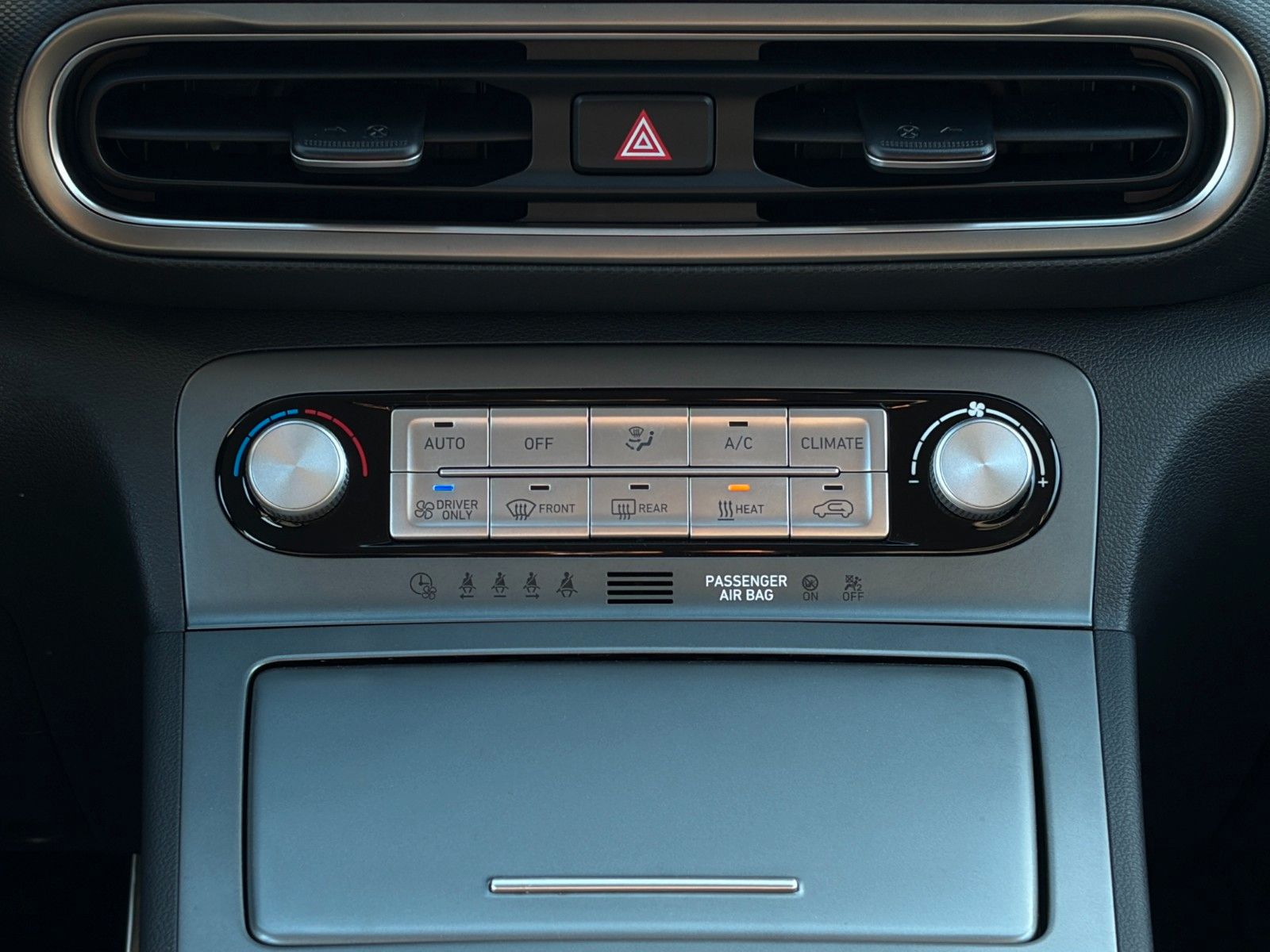 Fahrzeugabbildung Hyundai KONA Elektro SHZ LHZ ACC LKA PDC CAM LFA CarPlay