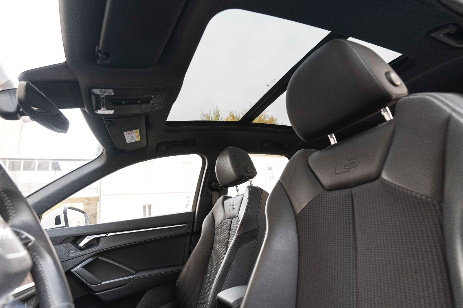 Fahrzeugabbildung Audi Q3 35 TDI QUATTRO DSP LED TOTW NAV TEMPOMAT