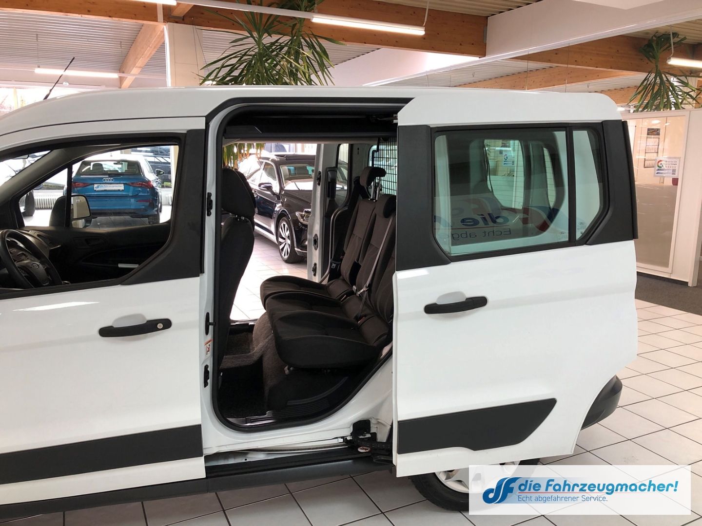 Fahrzeugabbildung Ford Transit Connect Kombi Trend 1.5 TDCi Notbremsass