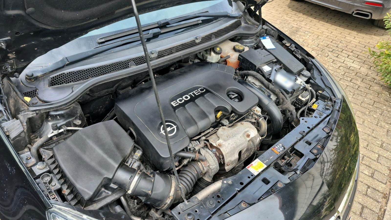 Opel Astra 2014 — photo 12