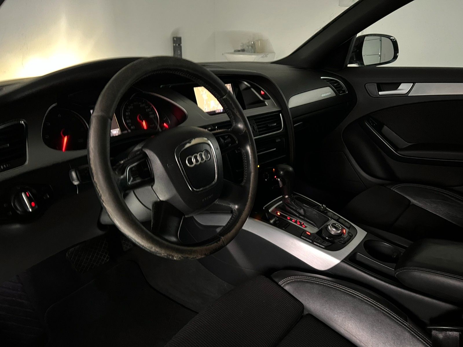 Fahrzeugabbildung Audi A4 Avant S line Sportpaket / plus Quattro