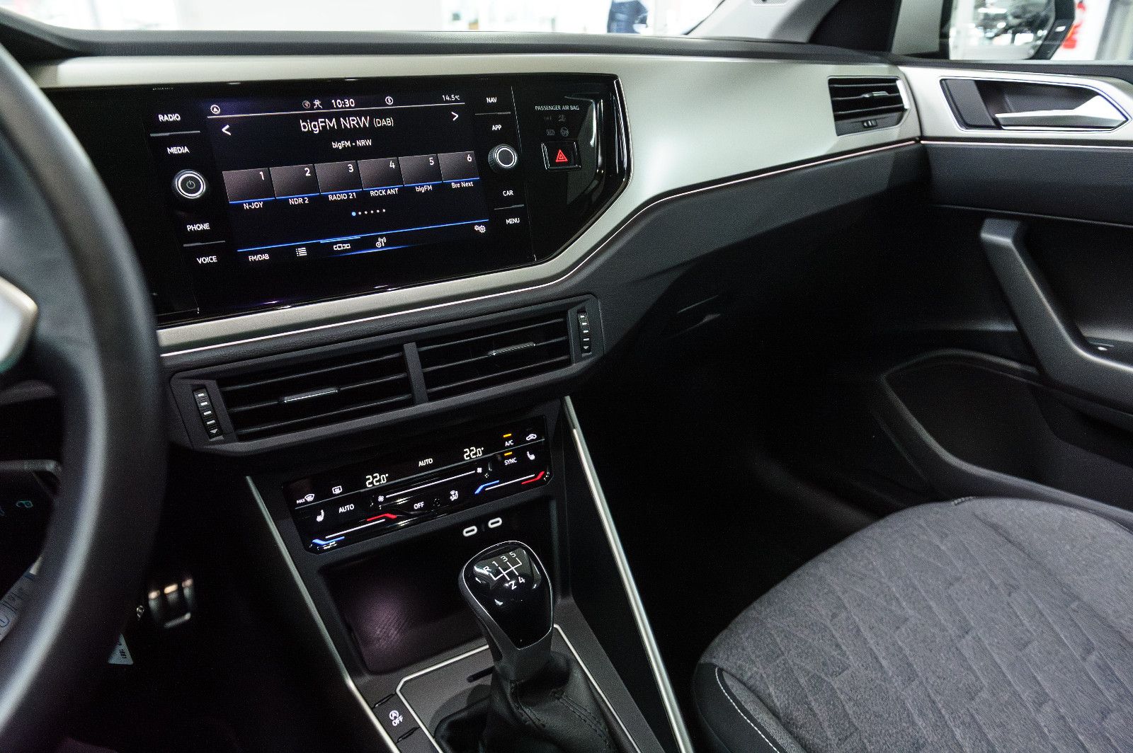 Fahrzeugabbildung Volkswagen Polo VI Move 1.0 LED+APP+BEATS+SHZ+KAMERA