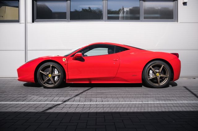 Ferrari 458 Italia-Lift-System-Carbon Lenkrad-Kamera