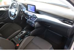 Fahrzeugabbildung Ford Focus Cool & Connect,Automatic,AHK,Kamera