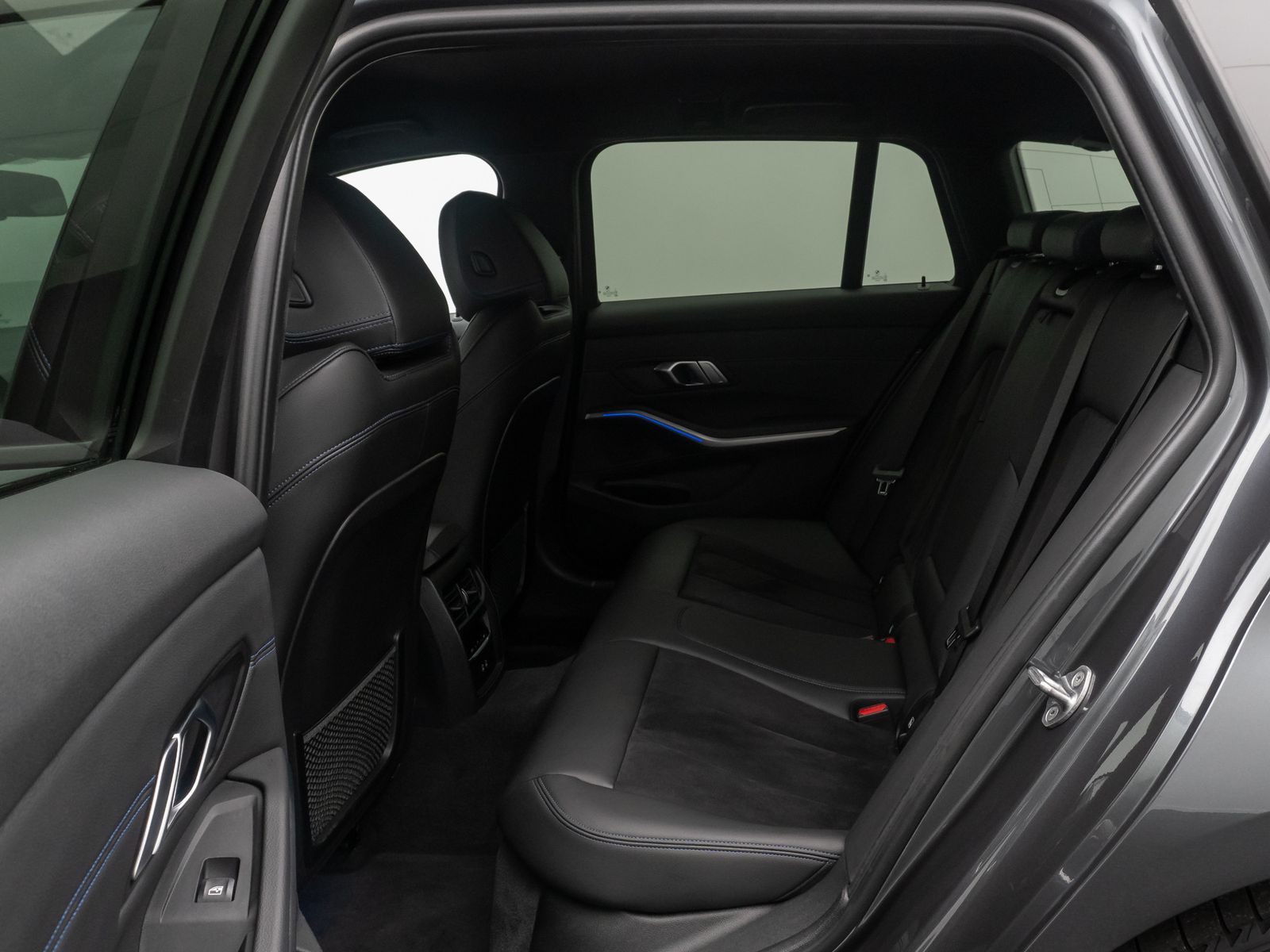 Fahrzeugabbildung BMW 318d M Sport Navi LED AHK DAB FernlichtAss