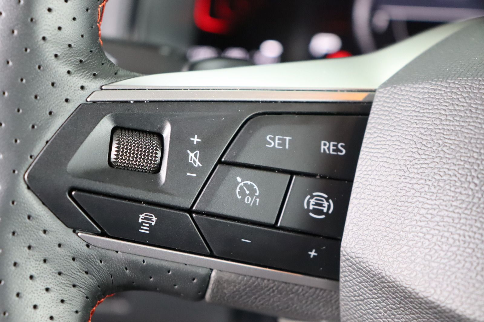 Fahrzeugabbildung SEAT Arona FR DSG * LED * Alcantara * PDC