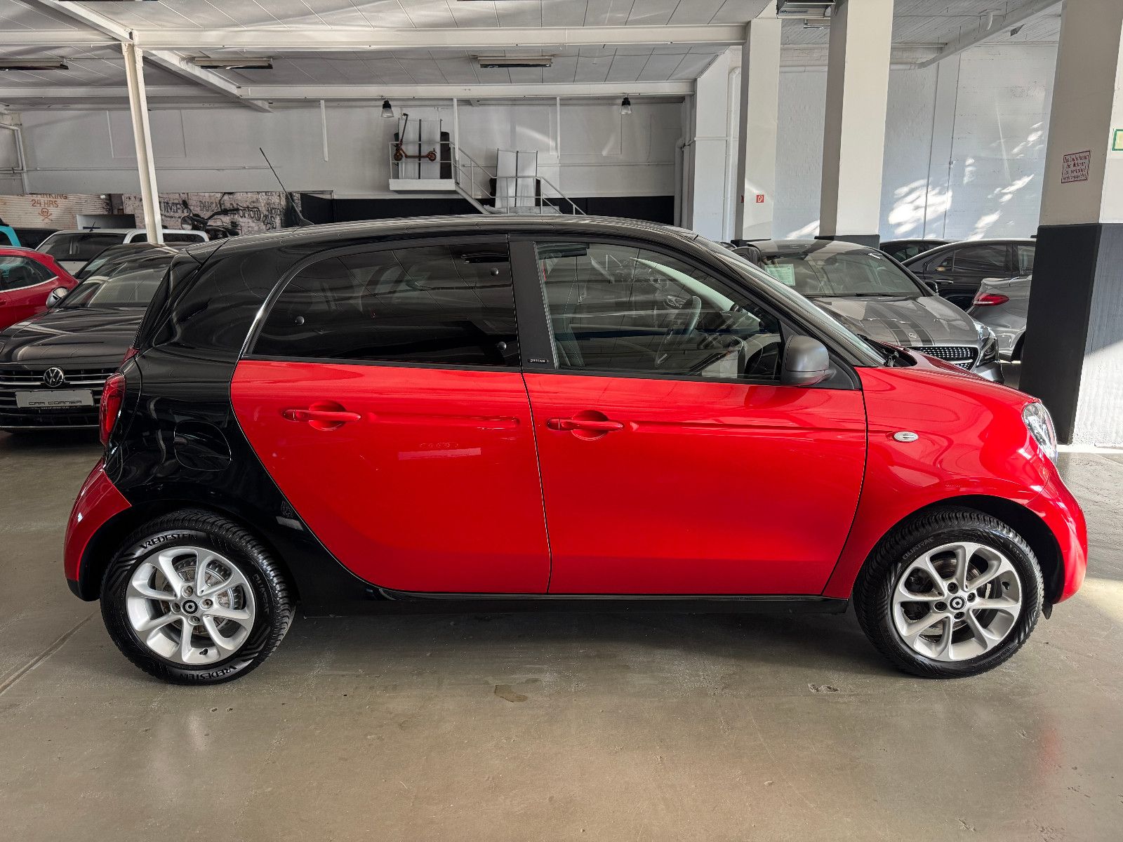 Fahrzeugabbildung Smart ForFour PASSION NAVI PDC SITZHEIZUNG SCHECKHEFT